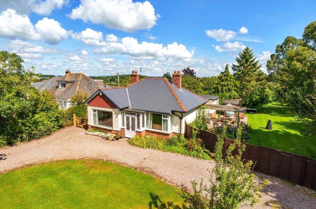 Clyst St. Mary, Devon 4 bed bungalow for sale £525,000