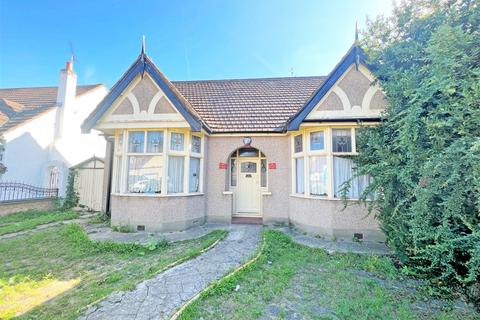 47 Gyllyngdune Gardens, Ilford, IG3 9HJ