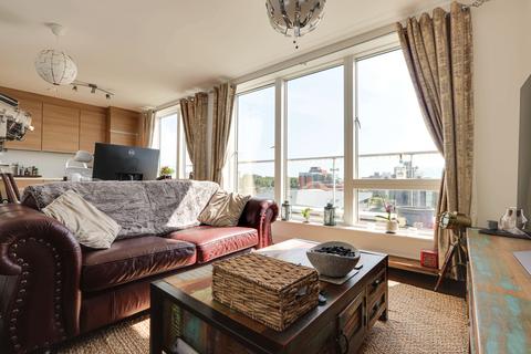2 bedroom flat for sale, Skyline Plaza, Basingstoke RG21 7AX