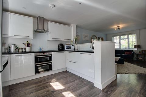 5 Birchwood, Chineham, Basingstoke, RG24 8TY