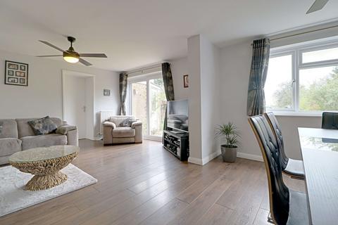 14 Coniston Road, Kempshott, Basingstoke, RG22 5HS