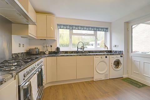 14 Coniston Road, Kempshott, Basingstoke, RG22 5HS