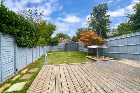 17 Coniston Road, Kempshott, Basingstoke, RG22 5HT