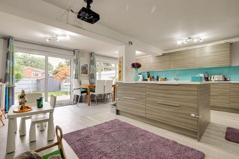 17 Coniston Road, Kempshott, Basingstoke, RG22 5HT