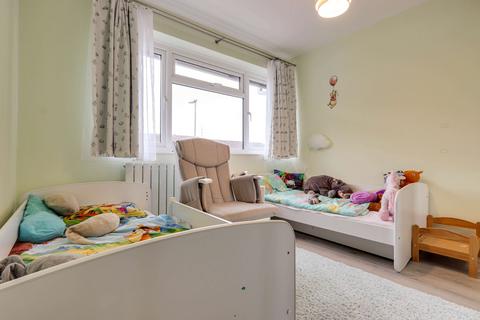 17 Coniston Road, Kempshott, Basingstoke, RG22 5HT