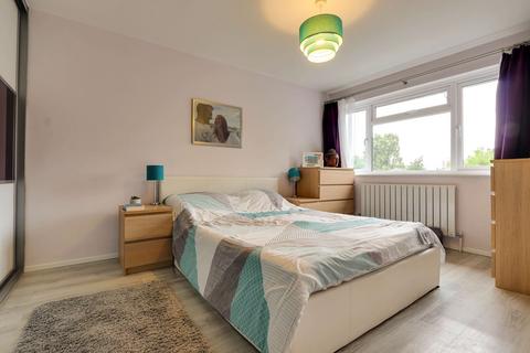 17 Coniston Road, Kempshott, Basingstoke, RG22 5HT