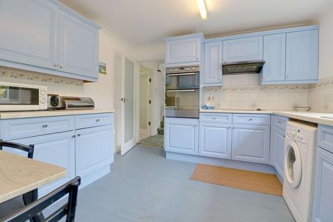 10 Coniston Road, Kempshott, Basingstoke, RG22 5HS