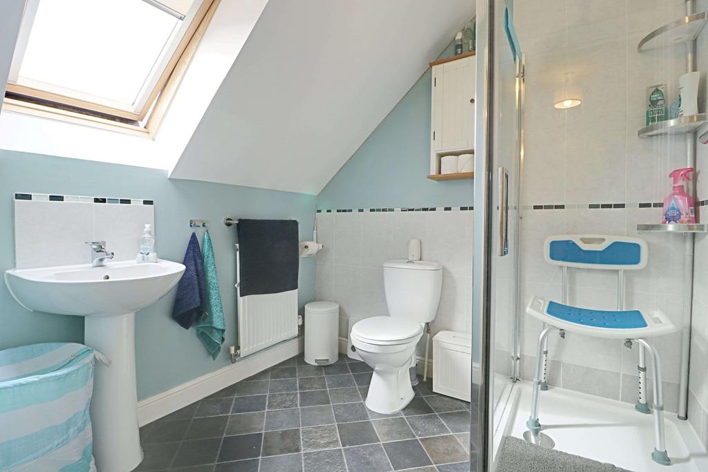 Ensuite to Bed 1