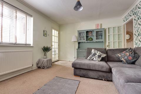 28 Blackberry Walk, Lychpit, Basingstoke, RG24 8SN