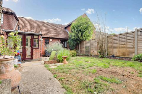 28 Blackberry Walk, Lychpit, Basingstoke, RG24 8SN