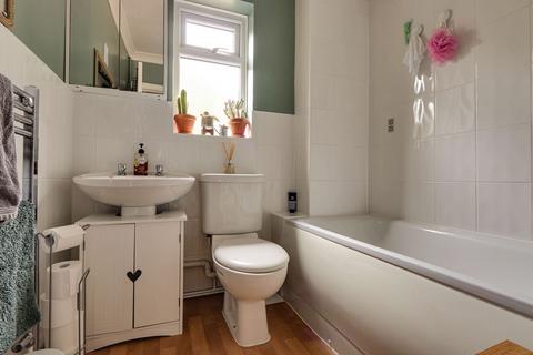 28 Blackberry Walk, Lychpit, Basingstoke, RG24 8SN