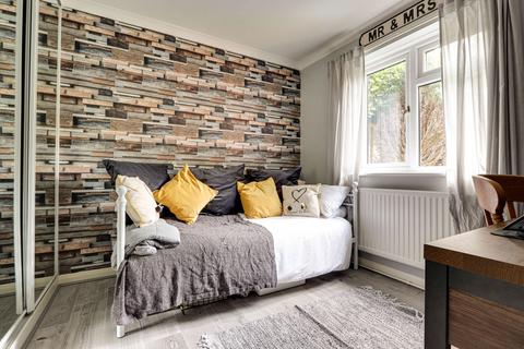 28 Blackberry Walk, Lychpit, Basingstoke, RG24 8SN
