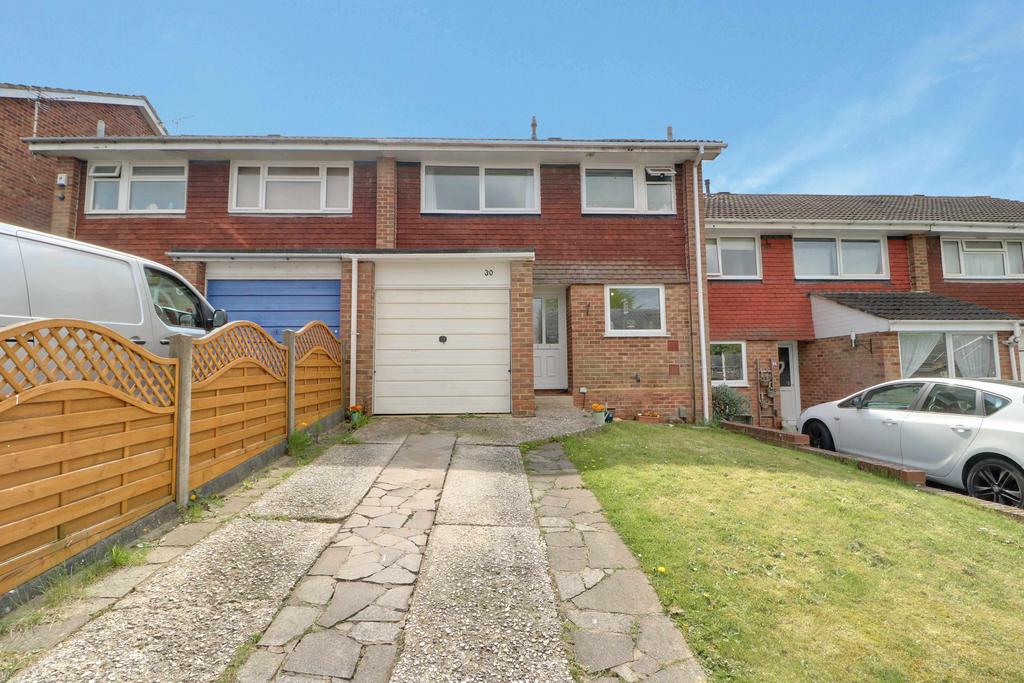 Grainger Close, Basingstoke RG22 4DY 3 bed terraced house £325,000