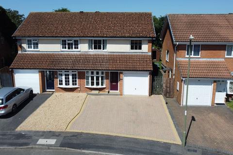 19 Auklet Close, Kempshott, Basingstoke, RG22 5JS