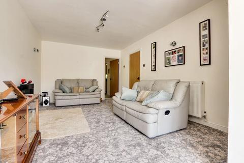19 Auklet Close, Kempshott, Basingstoke, RG22 5JS