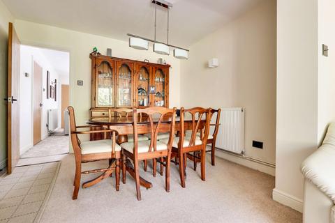 19 Auklet Close, Kempshott, Basingstoke, RG22 5JS