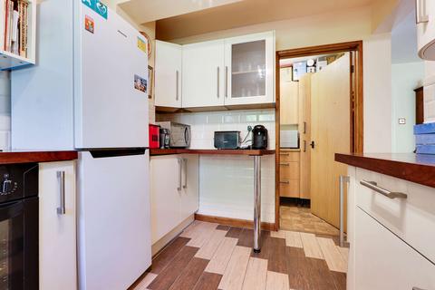 19 Auklet Close, Kempshott, Basingstoke, RG22 5JS