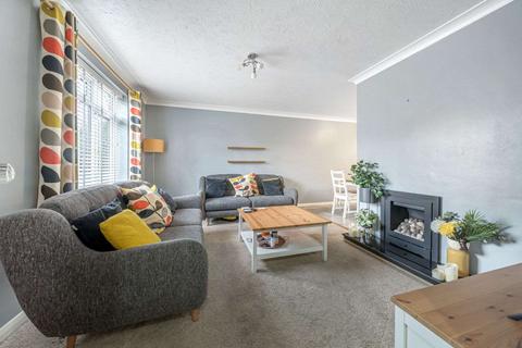 14 Burnham Road, Tadley, RG26 4QW