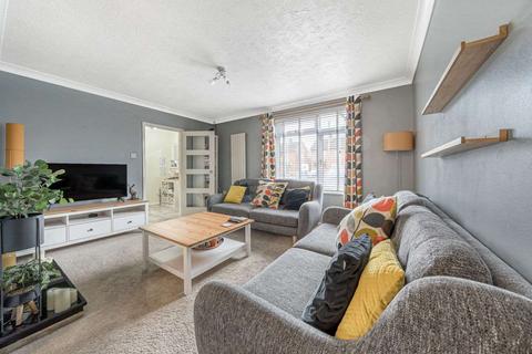 14 Burnham Road, Tadley, RG26 4QW