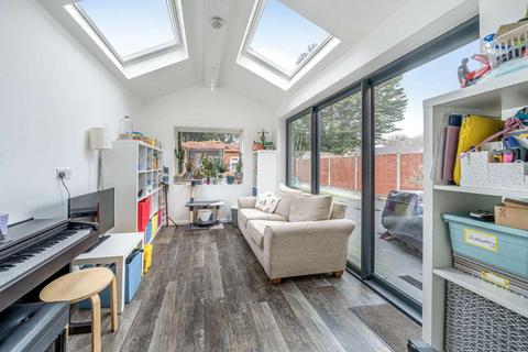 14 Burnham Road, Tadley, RG26 4QW