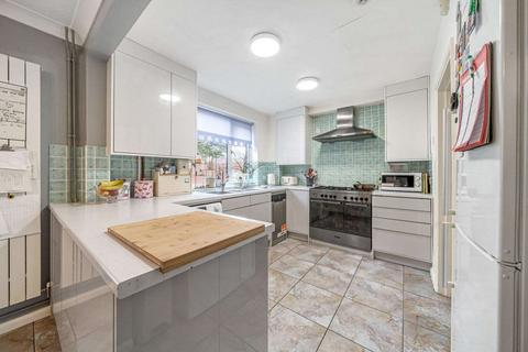14 Burnham Road, Tadley, RG26 4QW