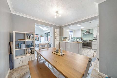 14 Burnham Road, Tadley, RG26 4QW