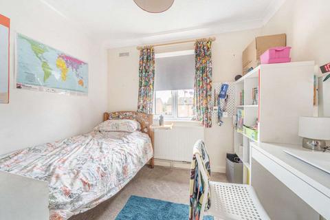 14 Burnham Road, Tadley, RG26 4QW