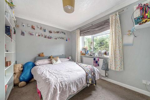 14 Burnham Road, Tadley, RG26 4QW