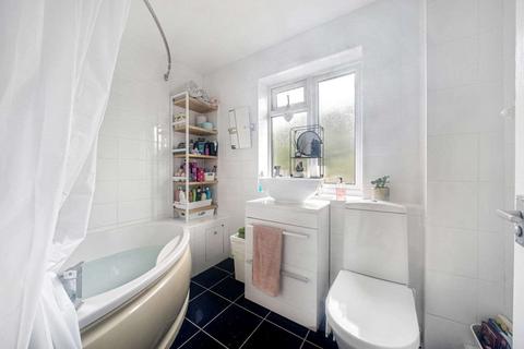 14 Burnham Road, Tadley, RG26 4QW