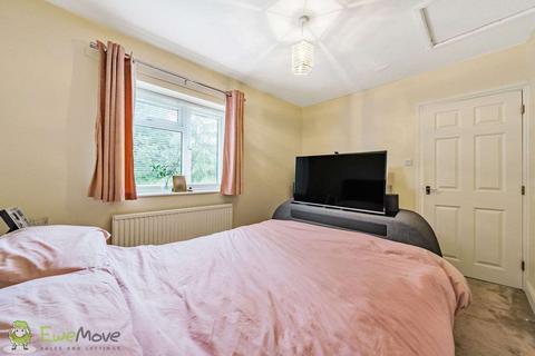 46 Burnham Road, Tadley, RG26 4QW