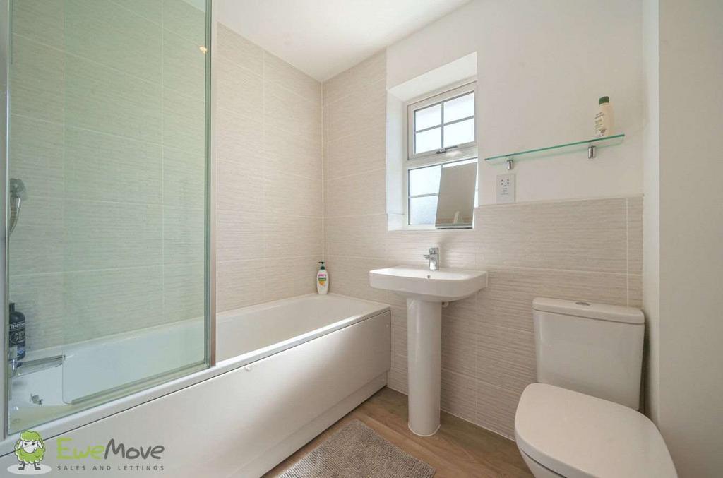 Bathroom (Family Bathroom)