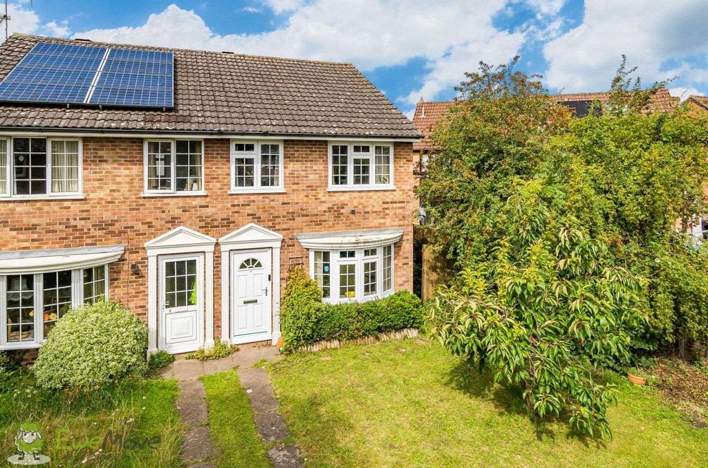 Jubilee Close, Pamber Heath, Tadley RG26 3HP 3 bed end of terrace house