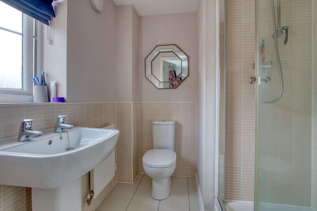 Ensuite to Bed 1
