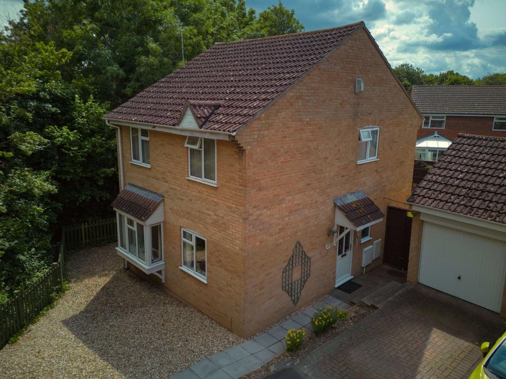 Derwent Grove, Blackbrook, Taunton... 4 bed detached house £350,000