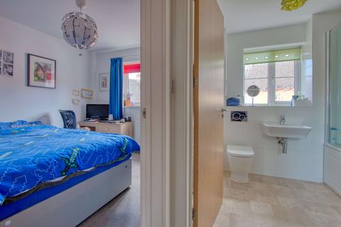 96 Grove Gate, Staplegrove, Taunton, TA2 6DF