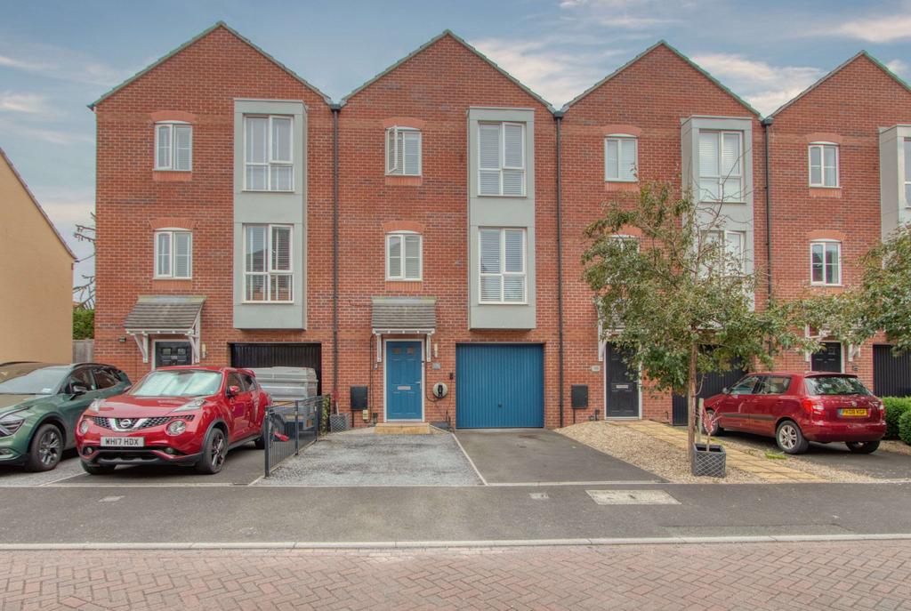Grove Gate, Staplegrove, Taunton TA2 6DF 5 bed terraced house £350,000