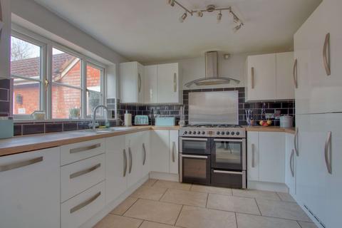 6 Merrifields, Cotford St Luke, Taunton, TA4 1PE