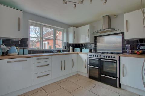6 Merrifields, Cotford St Luke, Taunton, TA4 1PE