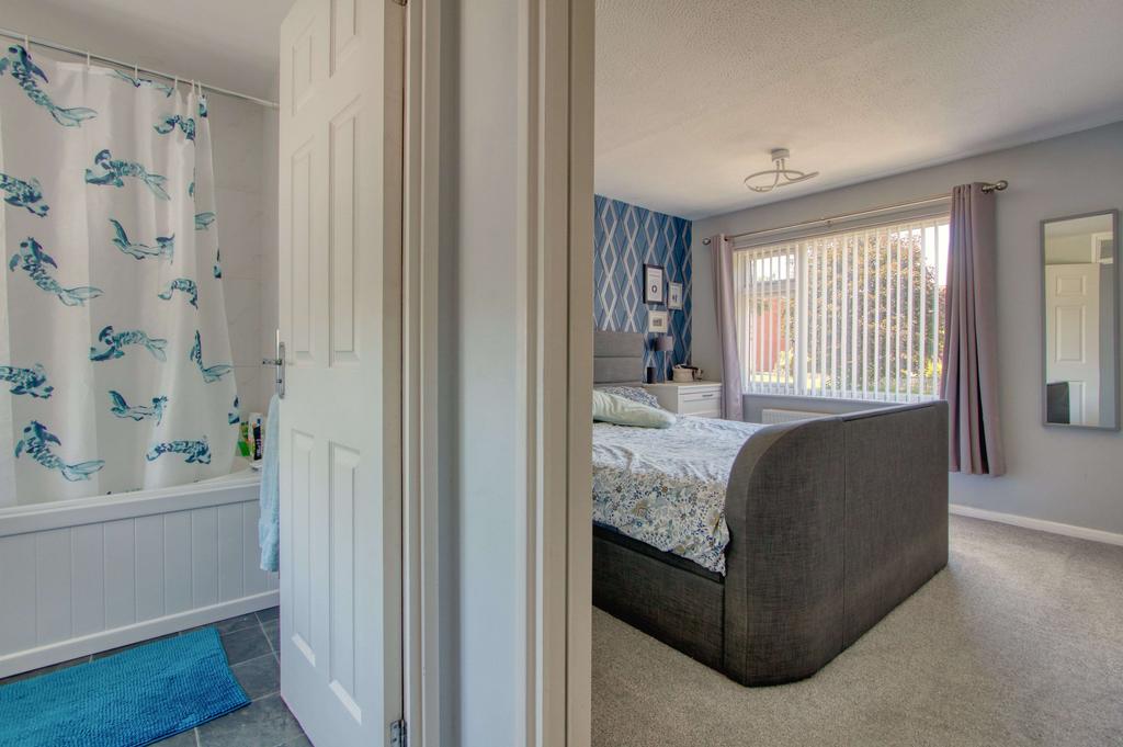 Bedroom/Bathroom
