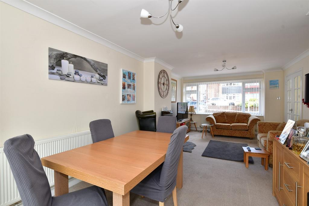 Frobisher Way, Gravesend, Kent 3 bed semidetached house £400,000
