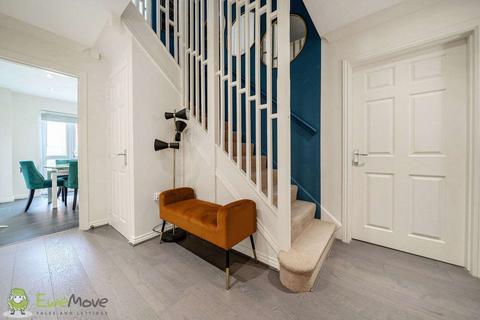 3 Athoke Croft, Hook, RG27 9UE