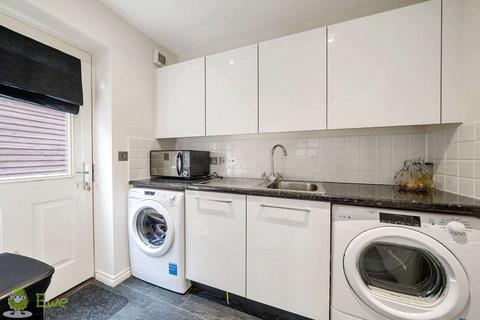 3 Athoke Croft, Hook, RG27 9UE