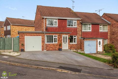10 Bartons Drive, Yateley, GU46 6DP