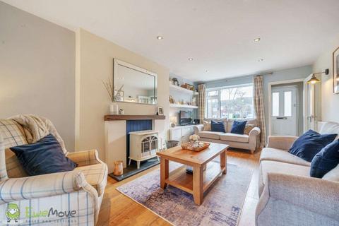 10 Bartons Drive, Yateley, GU46 6DP
