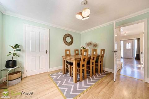 44 Bramshott Drive, Hook, RG27 9EY