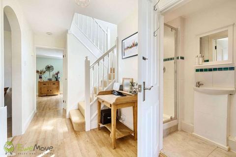 44 Bramshott Drive, Hook, RG27 9EY