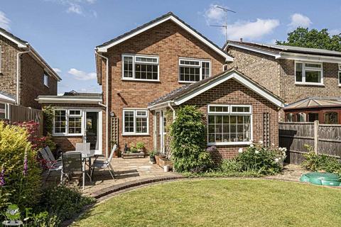 44 Bramshott Drive, Hook, RG27 9EY