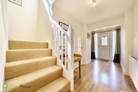 44 Bramshott Drive, Hook, RG27 9EY