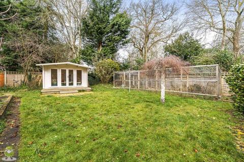 39 Middle Mead, Hook, RG27 9TE