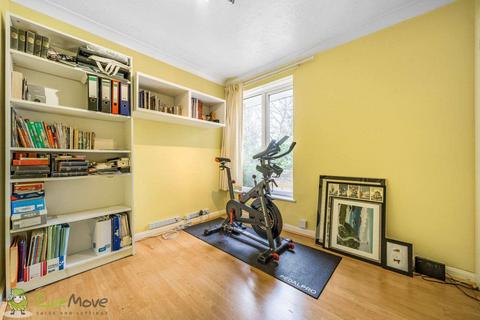 39 Middle Mead, Hook, RG27 9TE